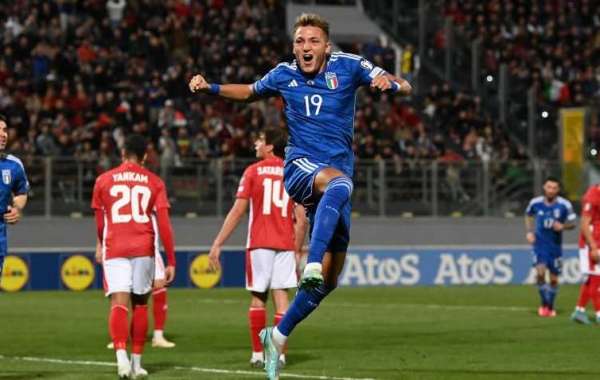 Italien vinner med 2-0 mot Malta med två mål i första halvlek