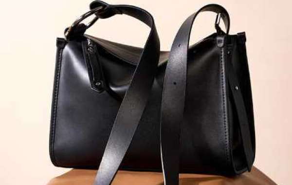 Women's leather tote bag