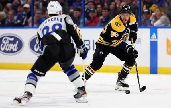 Boston Bruins slog Tampa Bay Lightning med 7-3, vilket gjorde det till fem raka vinster